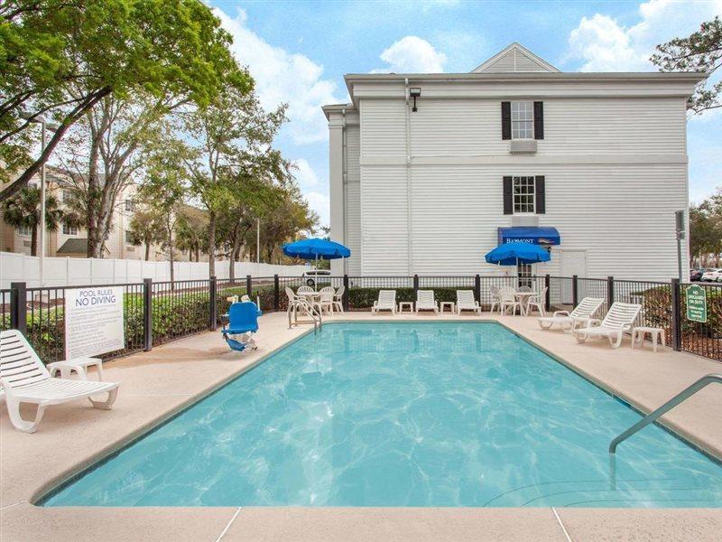 Baymont By Wyndham Jacksonville/Butler Blvd Exterior photo