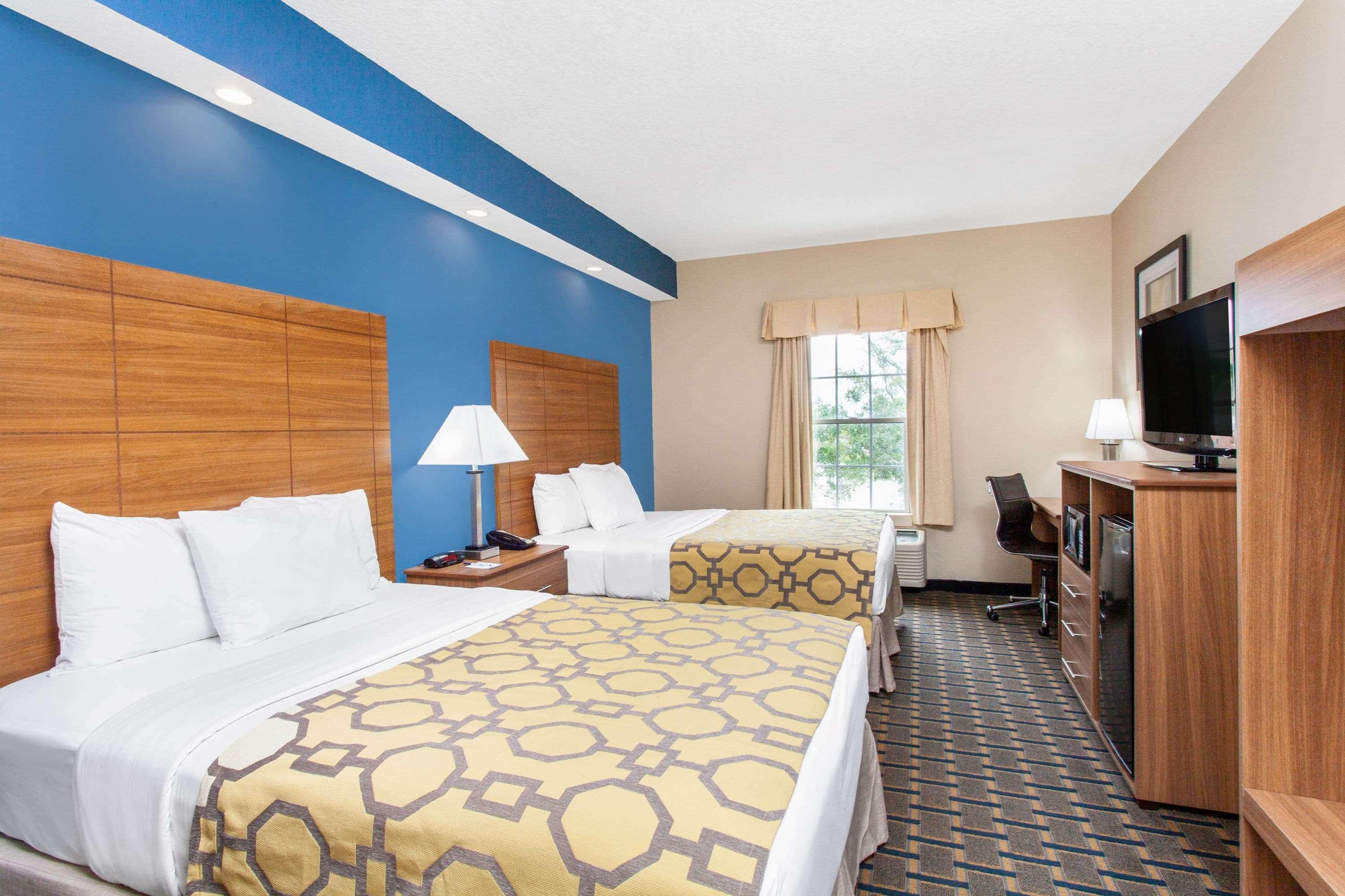 Baymont By Wyndham Jacksonville/Butler Blvd Exterior photo