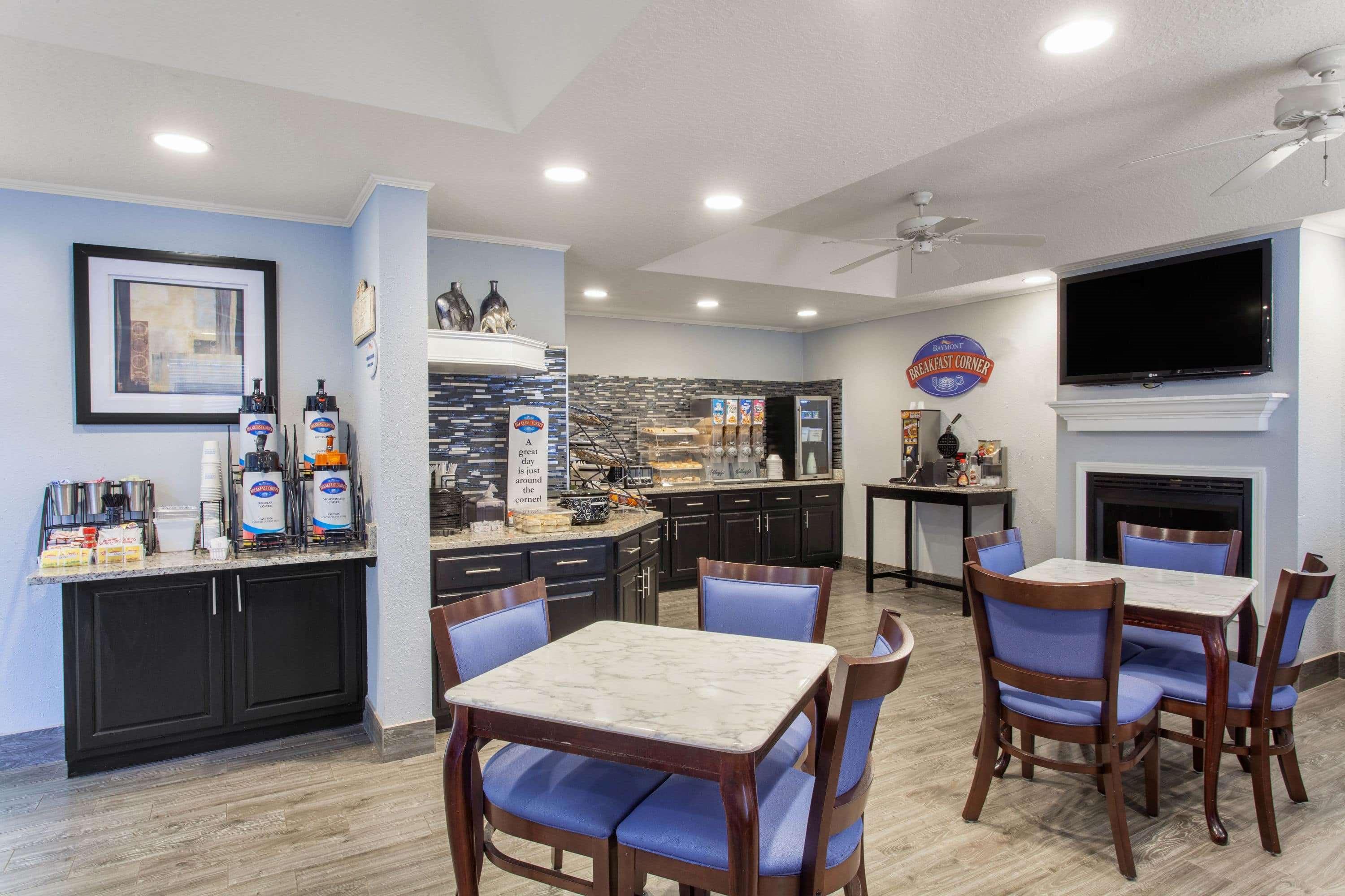 Baymont By Wyndham Jacksonville/Butler Blvd Exterior photo