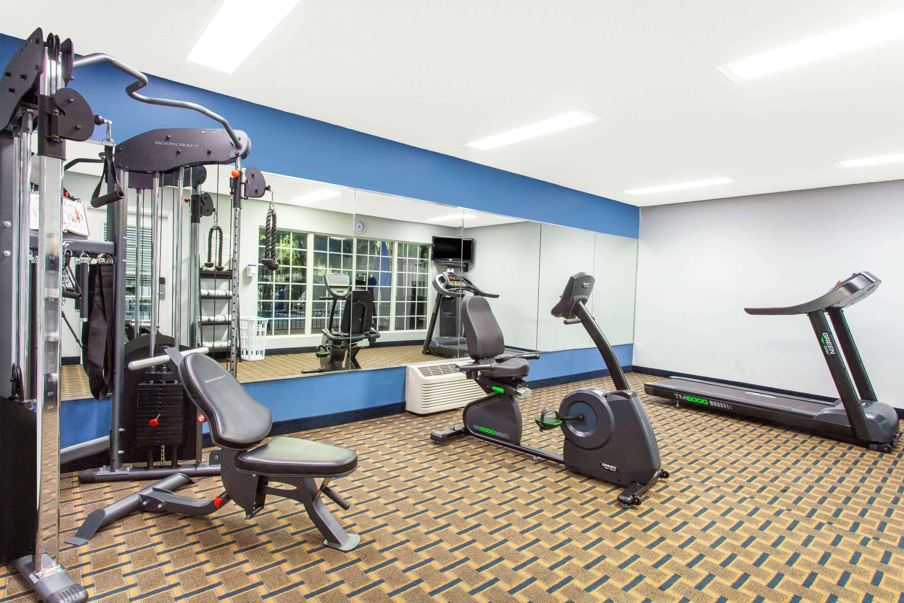 Baymont By Wyndham Jacksonville/Butler Blvd Exterior photo