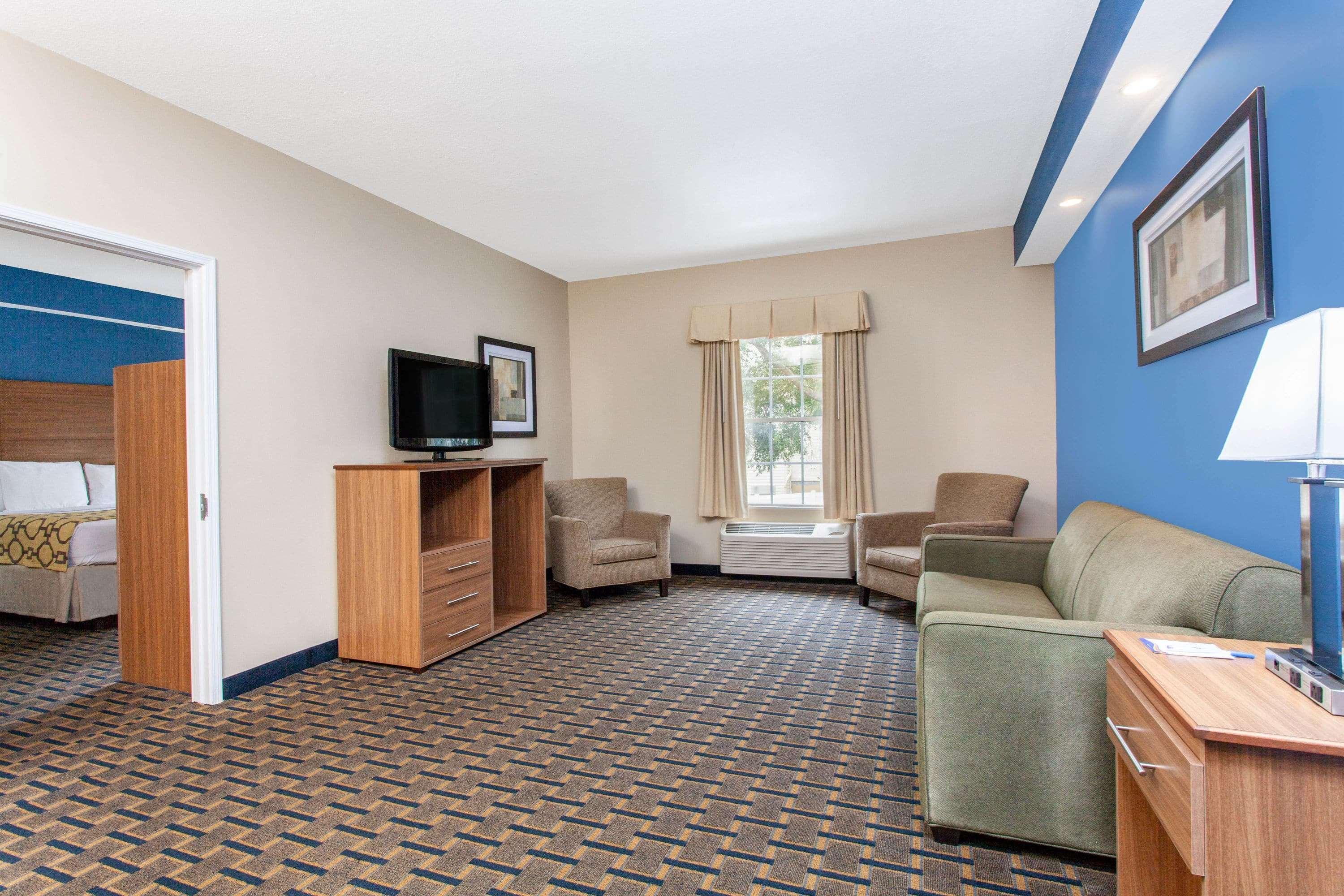 Baymont By Wyndham Jacksonville/Butler Blvd Exterior photo