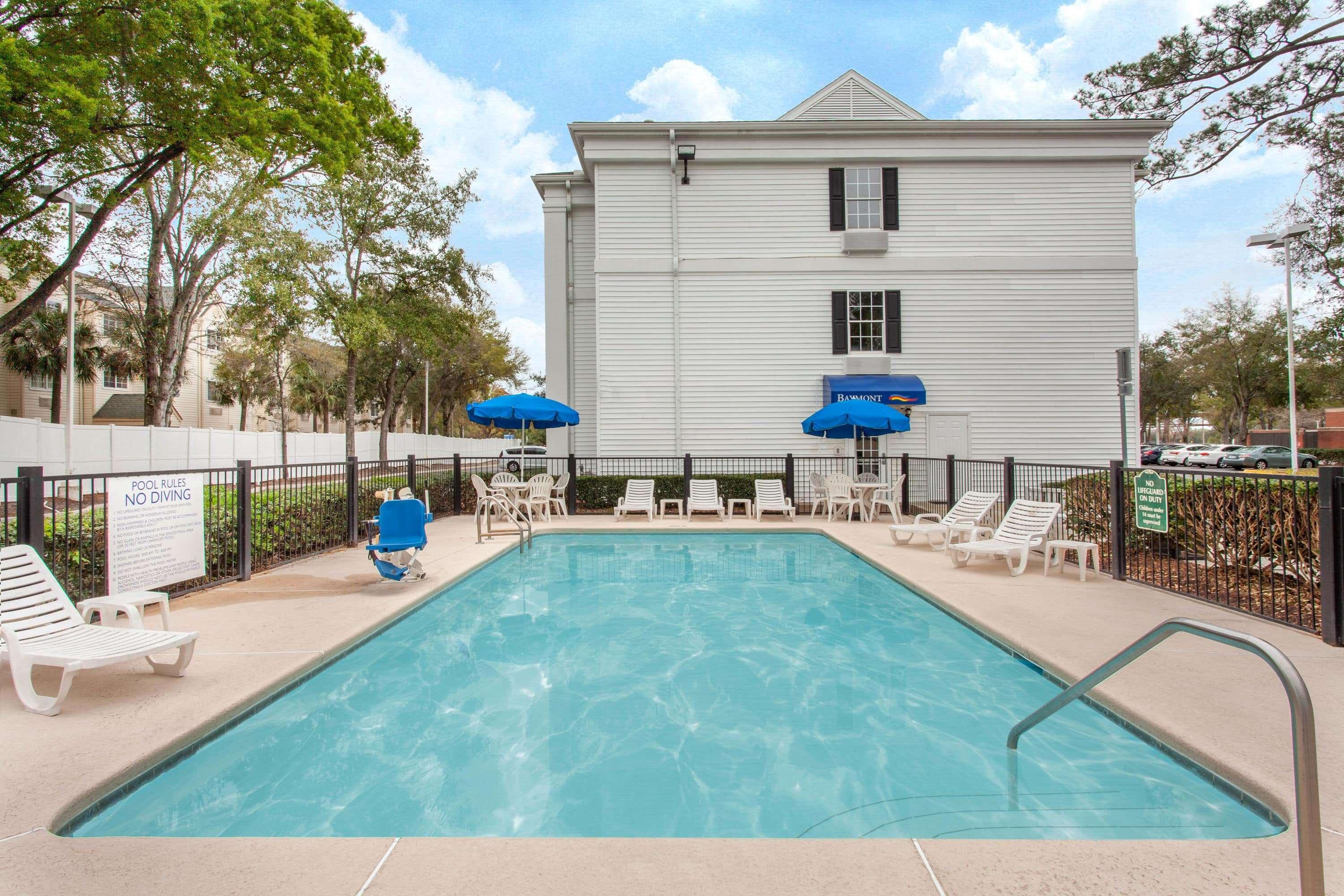 Baymont By Wyndham Jacksonville/Butler Blvd Exterior photo